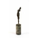 Unbekannter Künstler (20. Jh.) Frauenakt, Bronze, Steinsockel, Höhe 39,2 cm, rückseitig NVH