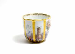 Cachepot mit Maskarons Meissen, 1774 - 1814, Porzellan, glasiert, farbig und gold staffiert,