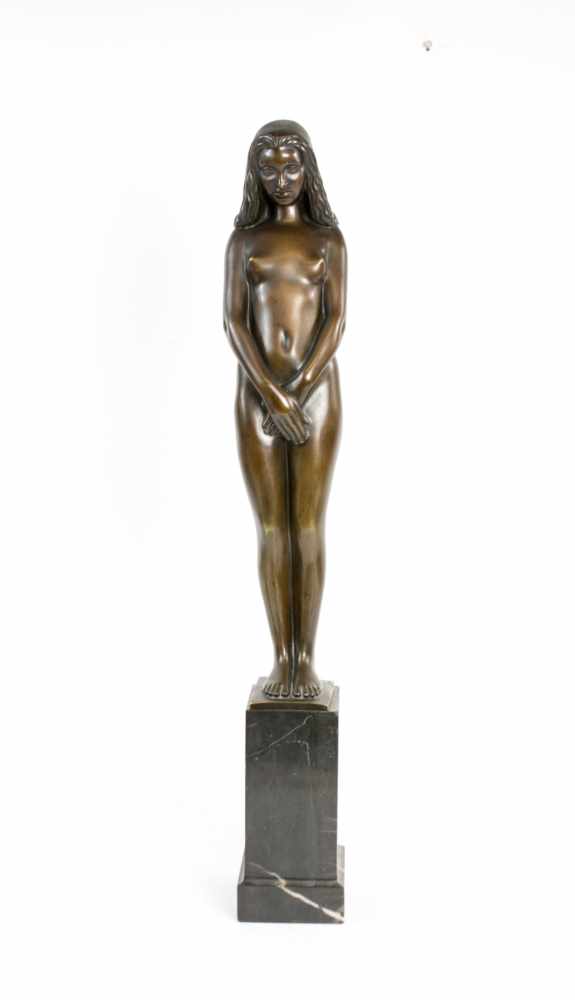 Ernst Seger (1868 Neurode - 1939 Berlin) Stehender Mädchenakt, die Scham bedeckend, Bronze, braun