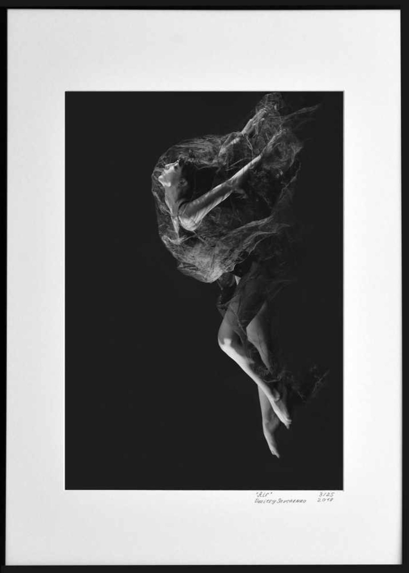Dmitry Savchenko (1970 USSR) Air, 2017, Giclée-Druck auf schwerem, mattem Papier, Fotografie unter