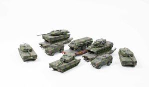 Märklin Konvolut Bundeswehr-Militärfahrzeuge 8-tlg., 5 Panzerfahrzeuge, ein Amphibienfahrzeug und