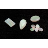 Konvolut Opale in verschiedenen Schliffen Vollopal, Farbe milky, 34-tlg., Australien, die Steine