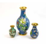 3 Cloisonnévasen China, Mitte 20. Jh., blauer und mintgrüner Fond mit Päonien- und