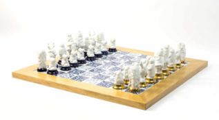 Schachspiel mit Jagdmotiven WTK Meissen, Modern Form, Entwurf von Lothar Sell (1939-2009),