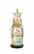 Bodenlampe in Vasenform China, 20. Jh., Porzellan, polychrome, farbige Malerei, in den Kartuschen