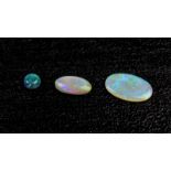 Konvolut Opale in rundem, Cabochon- und Tropfenschliff Vollopal, Farbe crystal und boulder, 13-tlg.,