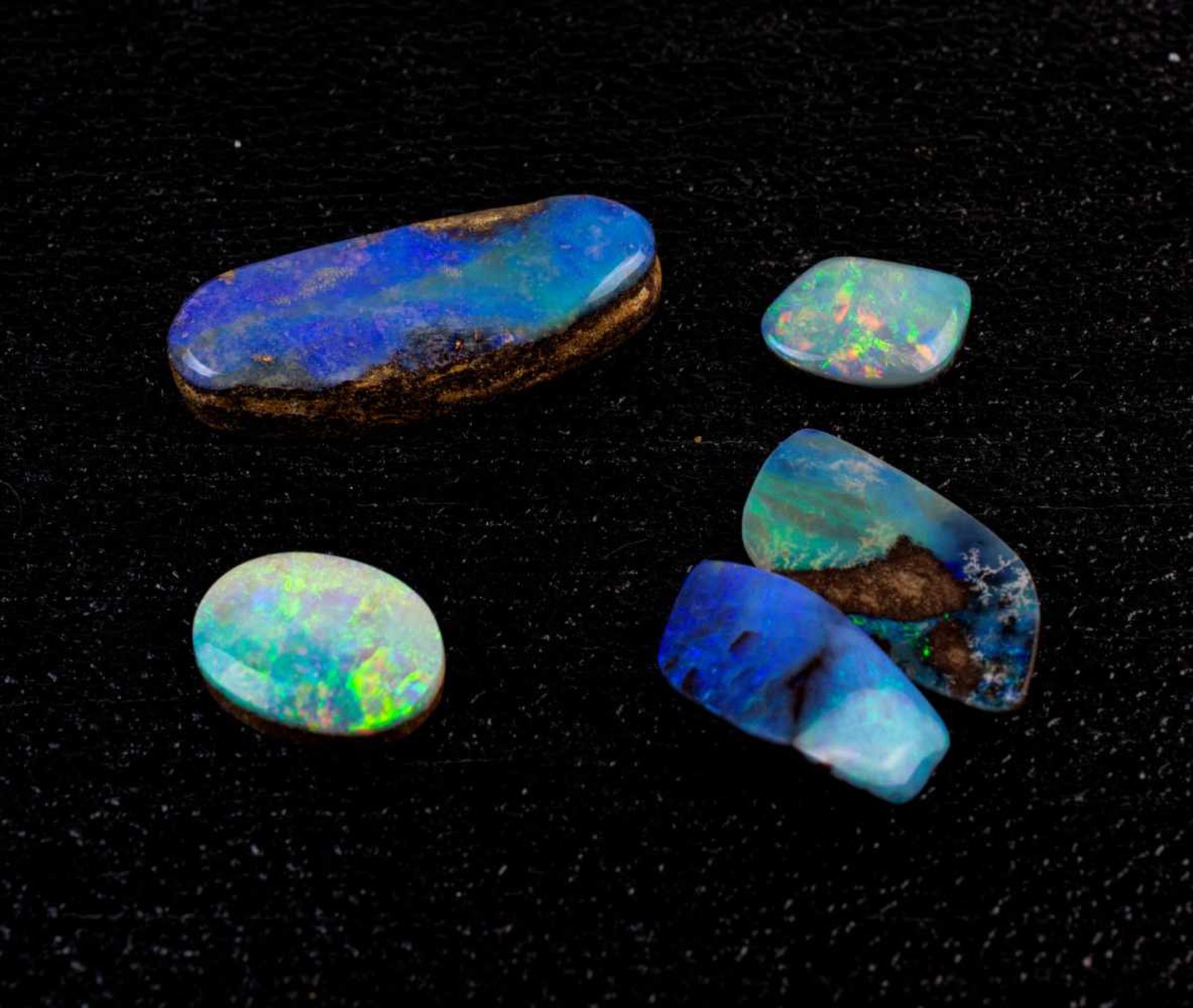 Konvolut Opale in verschiedenen Schliffen Vollopal, Farbe boulder, 10-tlg., Australien, die Steine
