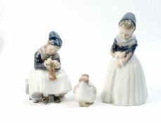 Konvolut Porzellanfiguren 3-tlg., Royal Copenhagen und Lladro, 1970er Jahre, Paar Mädchenfiguren,