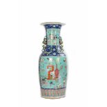 Standbodenvase China, 20. Jh., Porzellan, farbig staffiert, Höhe 82,5 cm, unterseitig mit