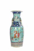 Standbodenvase China, 20. Jh., Porzellan, farbig staffiert, Höhe 82,5 cm, unterseitig mit