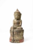 Buddha 'Shan' Nordthailand, 19. Jh., Holz, Reste von Vergoldung vorhanden, Höhe 21 cm, rissig,