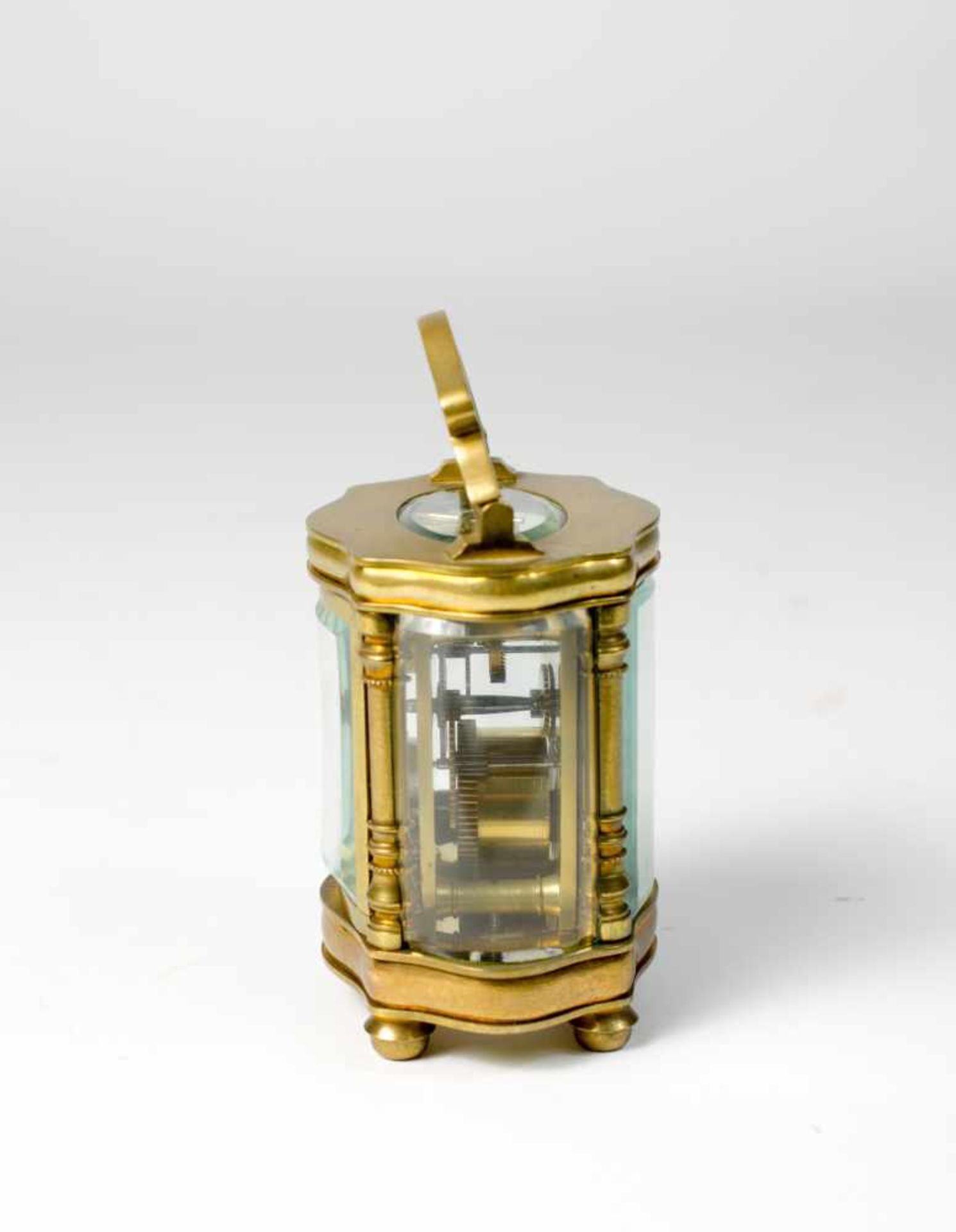 Ovale Reiseuhr Mitte 19. Jh., Messing, 5-seitig verglast, Höhe 10,6 cm, Schweizer Ankergang, läuft - Image 3 of 3