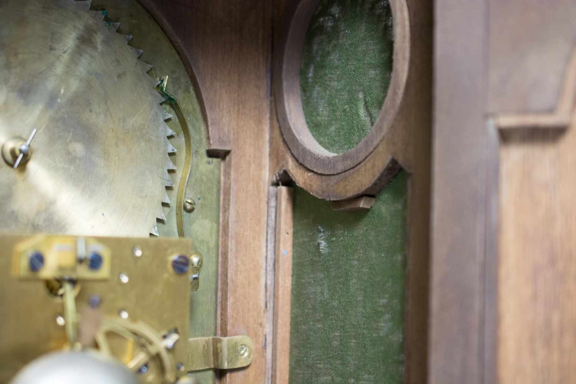Bracket Clock mit Mondphase England, Thomas San, London, 19. Jh., Nussbaumgehäuse mit - Image 7 of 7