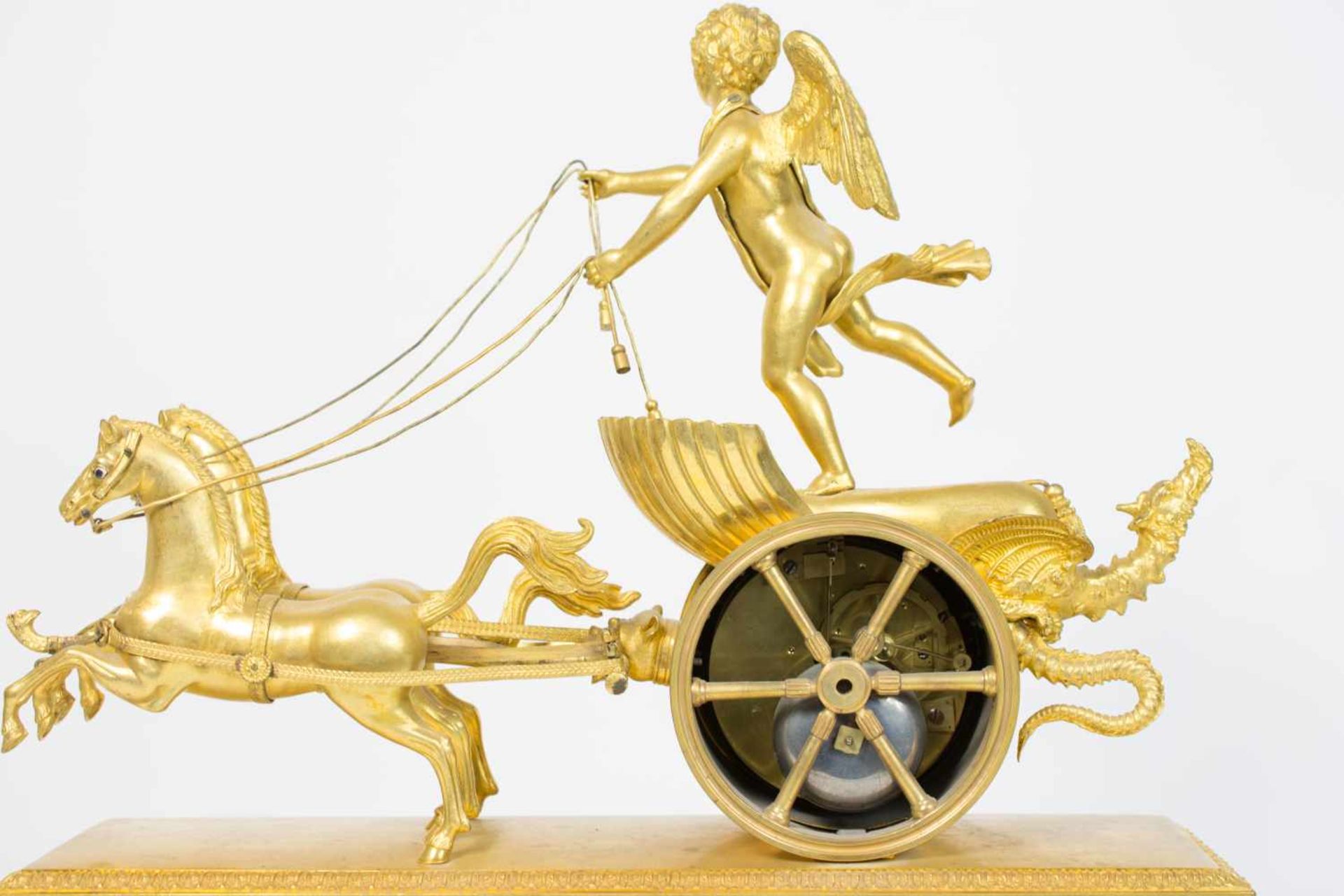 Pendule mit Amor im Streitwagen Frankreich, Chopin, Paris, um 1810, Bronze, feuervergoldet, - Image 4 of 7