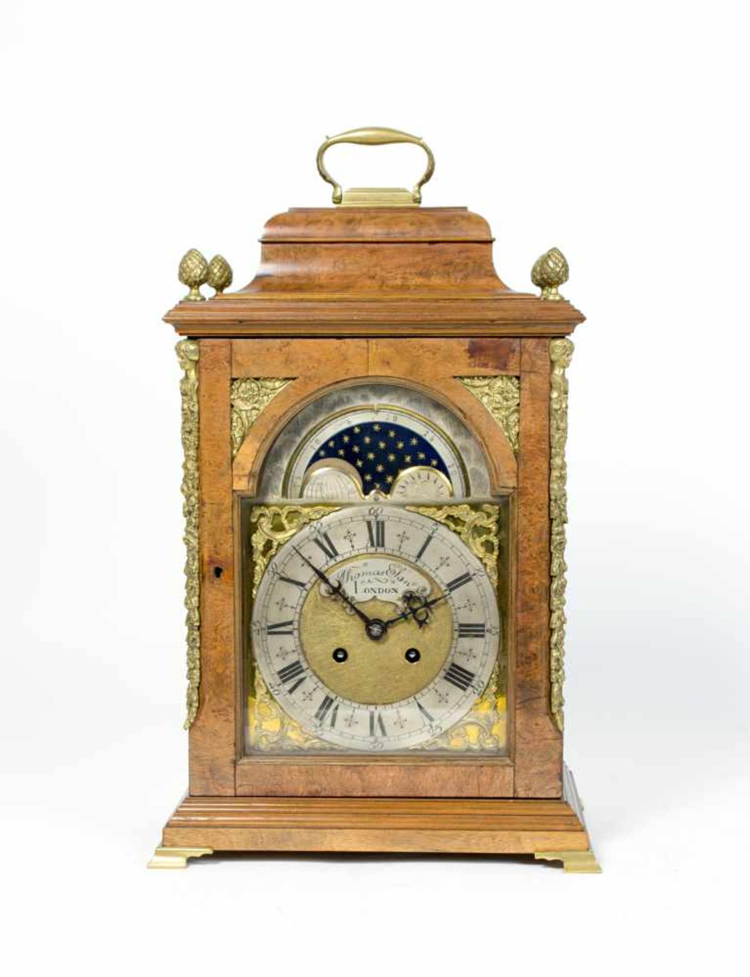 Bracket Clock mit Mondphase England, Thomas San, London, 19. Jh., Nussbaumgehäuse mit