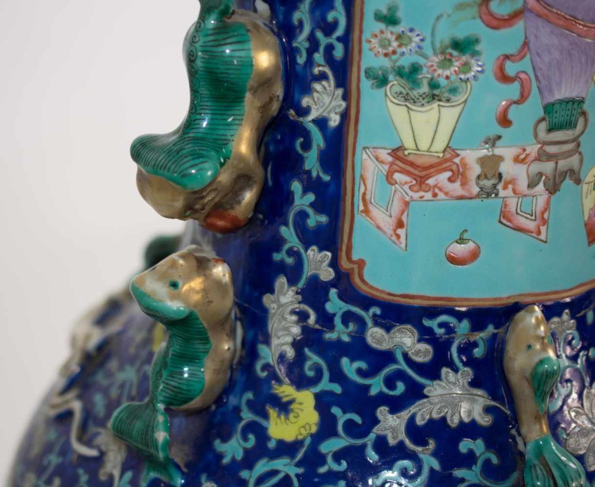 Standbodenvase China, 20. Jh., Porzellan, farbig staffiert, Höhe 82,5 cm, unterseitig mit - Image 3 of 5
