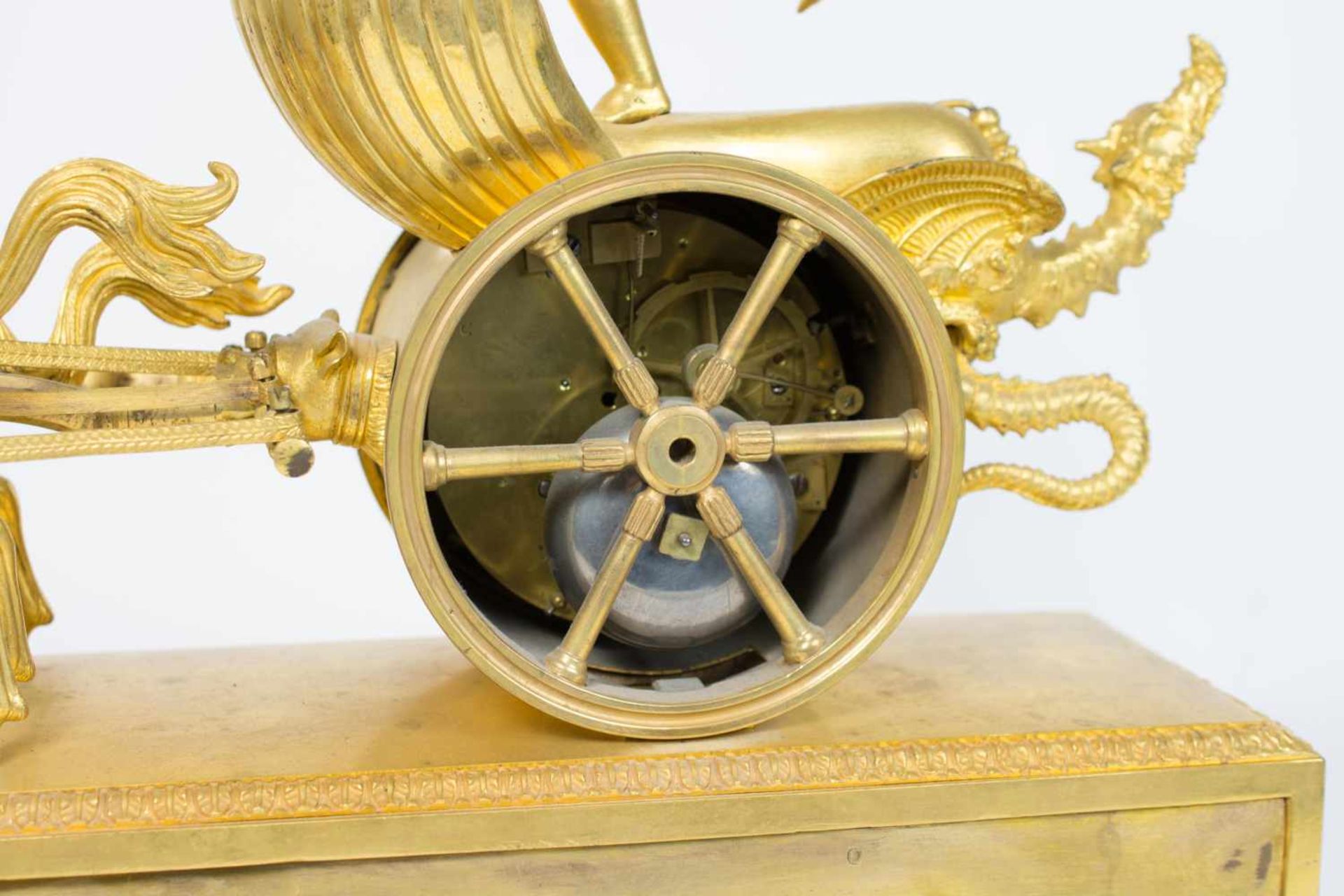 Pendule mit Amor im Streitwagen Frankreich, Chopin, Paris, um 1810, Bronze, feuervergoldet, - Image 5 of 7