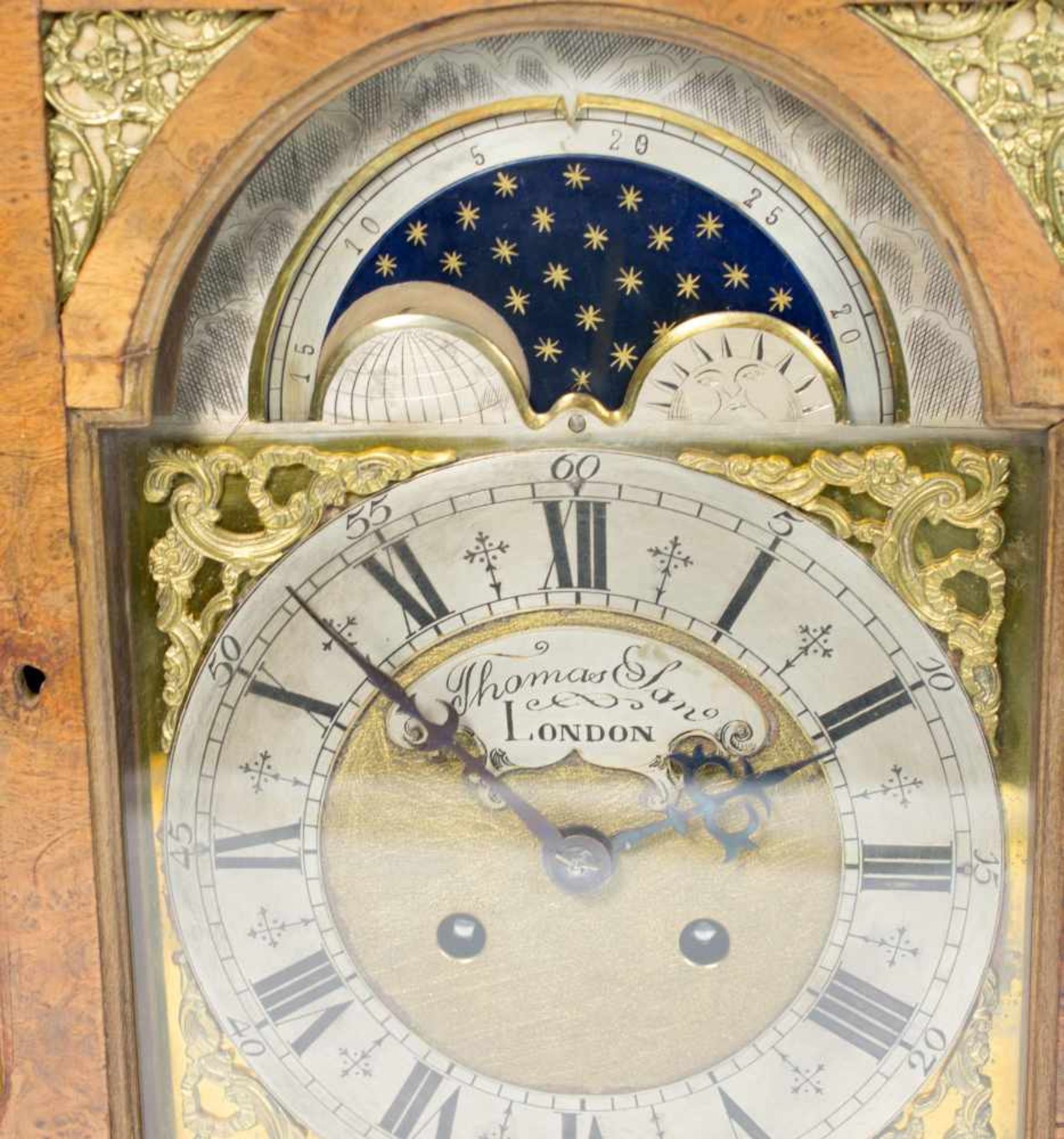 Bracket Clock mit Mondphase England, Thomas San, London, 19. Jh., Nussbaumgehäuse mit - Image 2 of 7