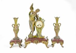 Pendule mit 2 Beistellern Frankreich, Jugendstil, Druckguss, roter Marmor, L' Aurore signiert,