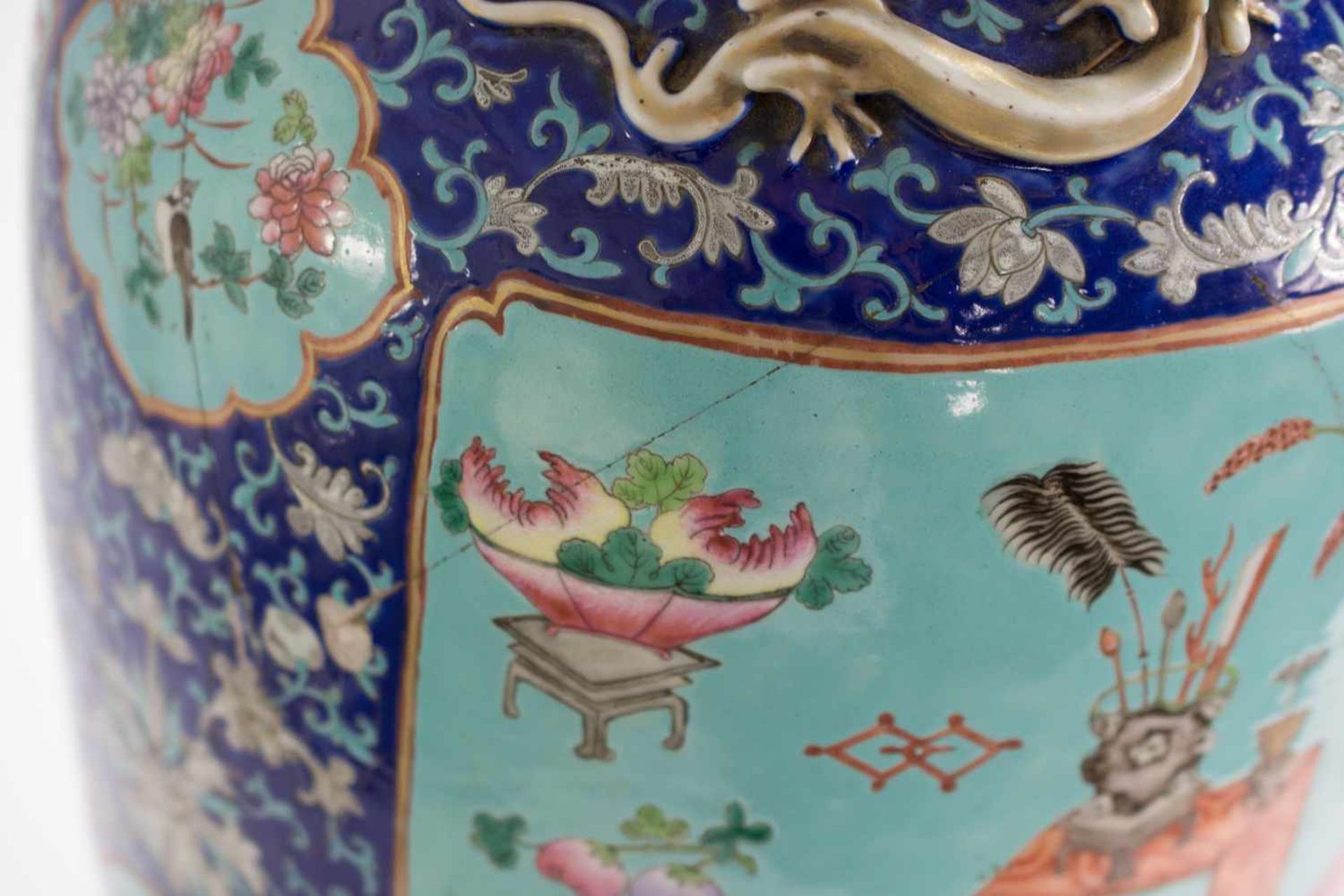 Standbodenvase China, 20. Jh., Porzellan, farbig staffiert, Höhe 82,5 cm, unterseitig mit - Image 2 of 5
