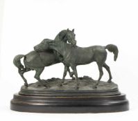 Pierre Jules Mene (1810 Paris - 1879 ebenda) Zwei Pferde, Zinkguss, ohne Sockel, 31,5 cm x 52 cm,