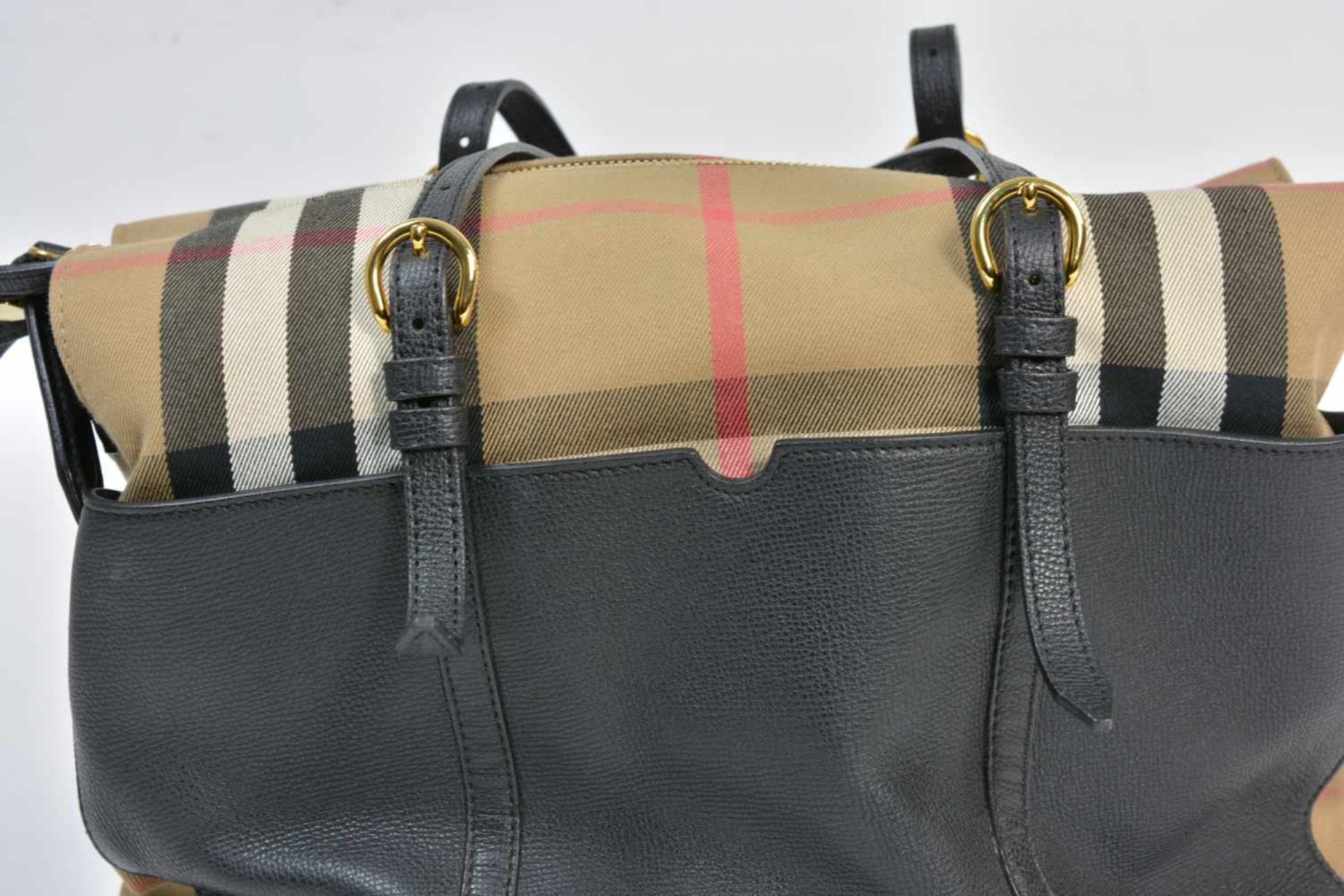 Burberry 'Mason Diaper Bag'England, Italien, schwarzes Leder und Stoff, innen mit einem - Image 4 of 5