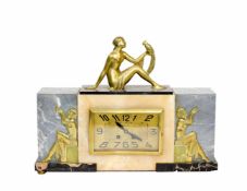 Konsoluhr 'Frau mit Papagei'Frankreich, Fachat Montauban, Art Déco Stil, Bronze, Marmor, Höhe 34 cm,