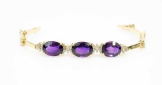 Armband750 Gelbgold, 70 Brillanten, gesamt ca. 2,00 ct, 3 Amethysten, Länge 19,5 cm, Amethyste 1,6