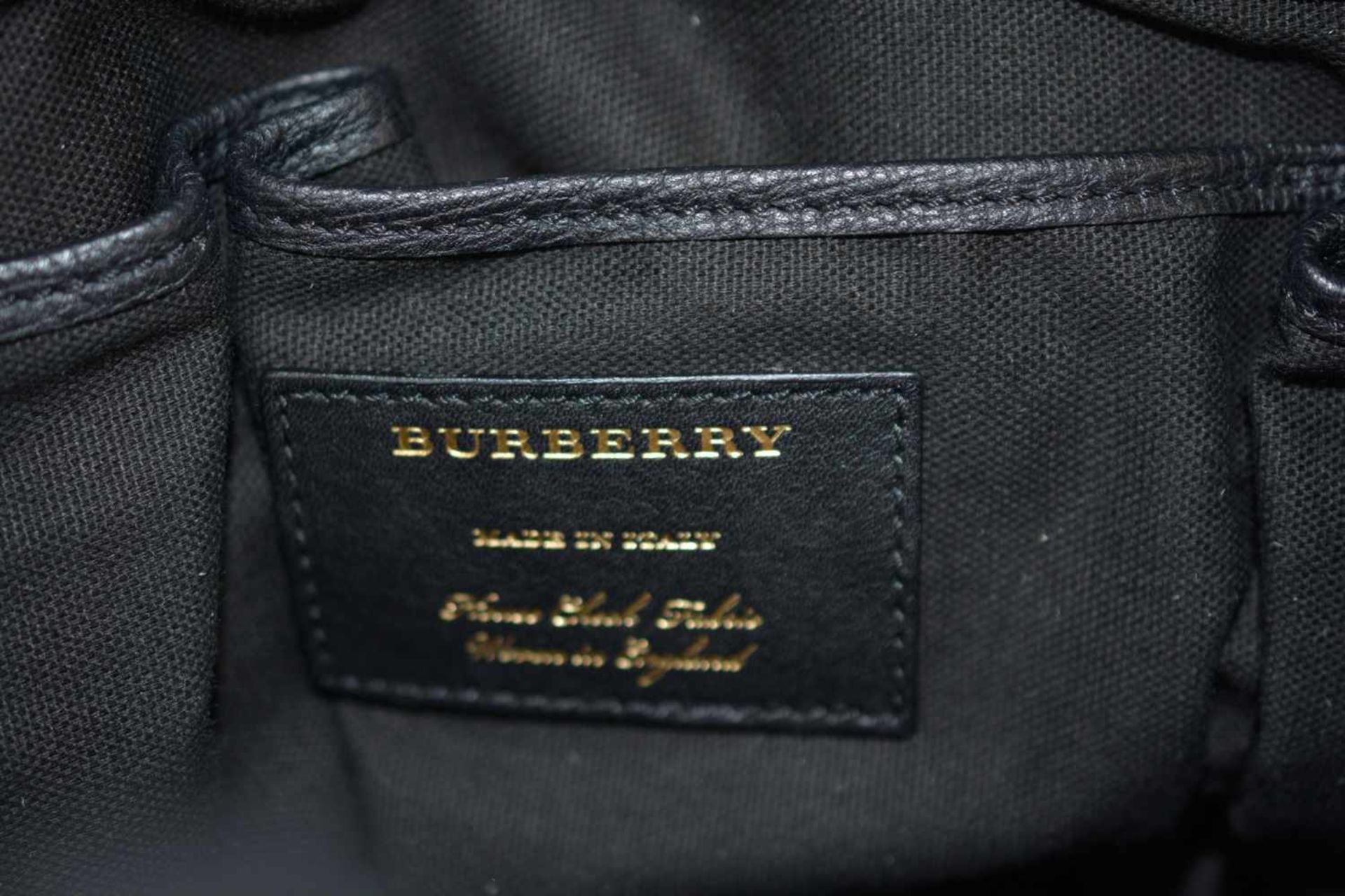 Burberry 'Mason Diaper Bag'England, Italien, schwarzes Leder und Stoff, innen mit einem - Image 5 of 5