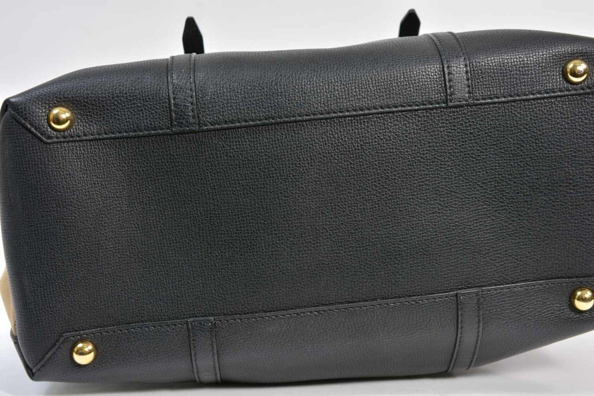 Burberry 'Mason Diaper Bag'England, Italien, schwarzes Leder und Stoff, innen mit einem - Image 2 of 5