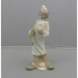 FIGUR: "Musizierender Clown", Porzellan, blau gem., bez.: "Tengra / Hand Made in Spain /