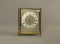 TISCHUHR / WECKER / table clock, "Telenorma" (Telefonbau & Normalzeit GmbH), dreiseitig verglastes