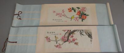 4 CHINESISCHE ROLLBILDER in Schatulle / scroll paintings, Tempera auf Papier mit Seidenauflage, an