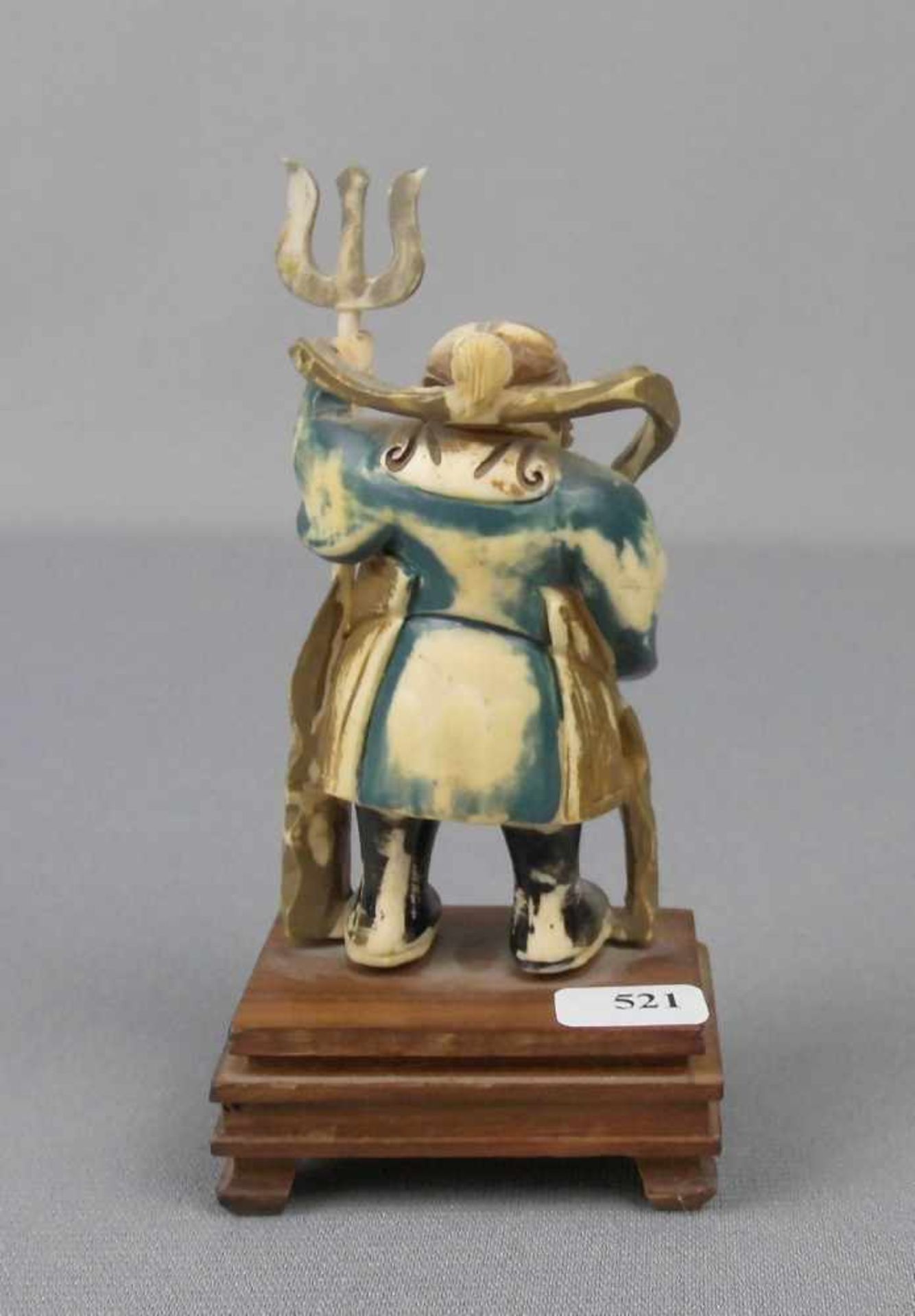4 OKIMONO / ELFENBEINFIGUREN, Japan, Meiji-Periode, 19./20. Jh., Elfenbein und Holz, polychrom - Bild 3 aus 5