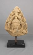 HINDUISTISCHES RELIEF: "Bärtige Gottheit", Sandstein, Tempelfragment, wohl Thailand, 13./14. Jh.,