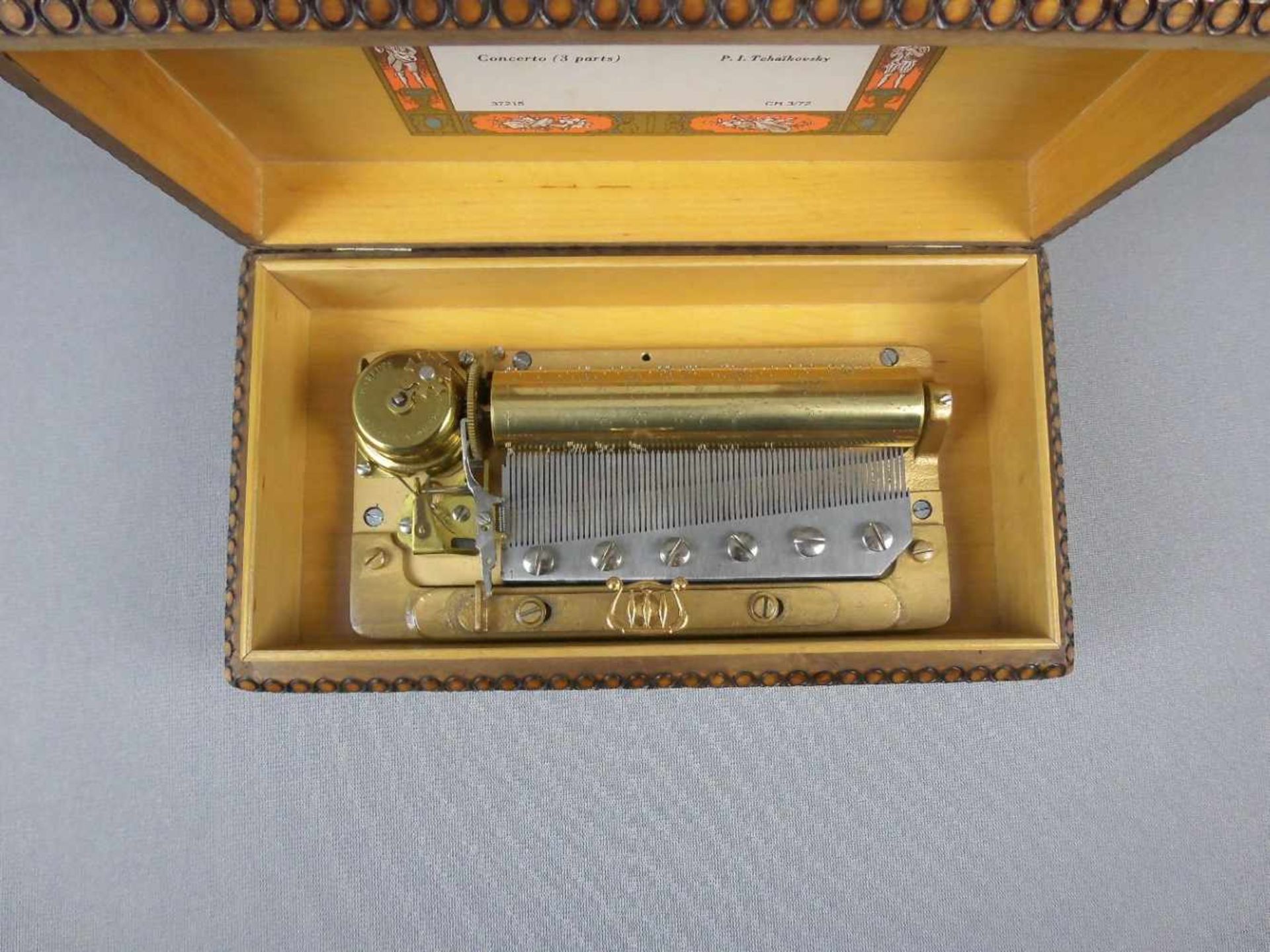 GROSSE REUGE - SPIELUHR / musical box, Manufaktur Reuge, Sante-Croix / Schweiz, mit folgender - Bild 3 aus 4