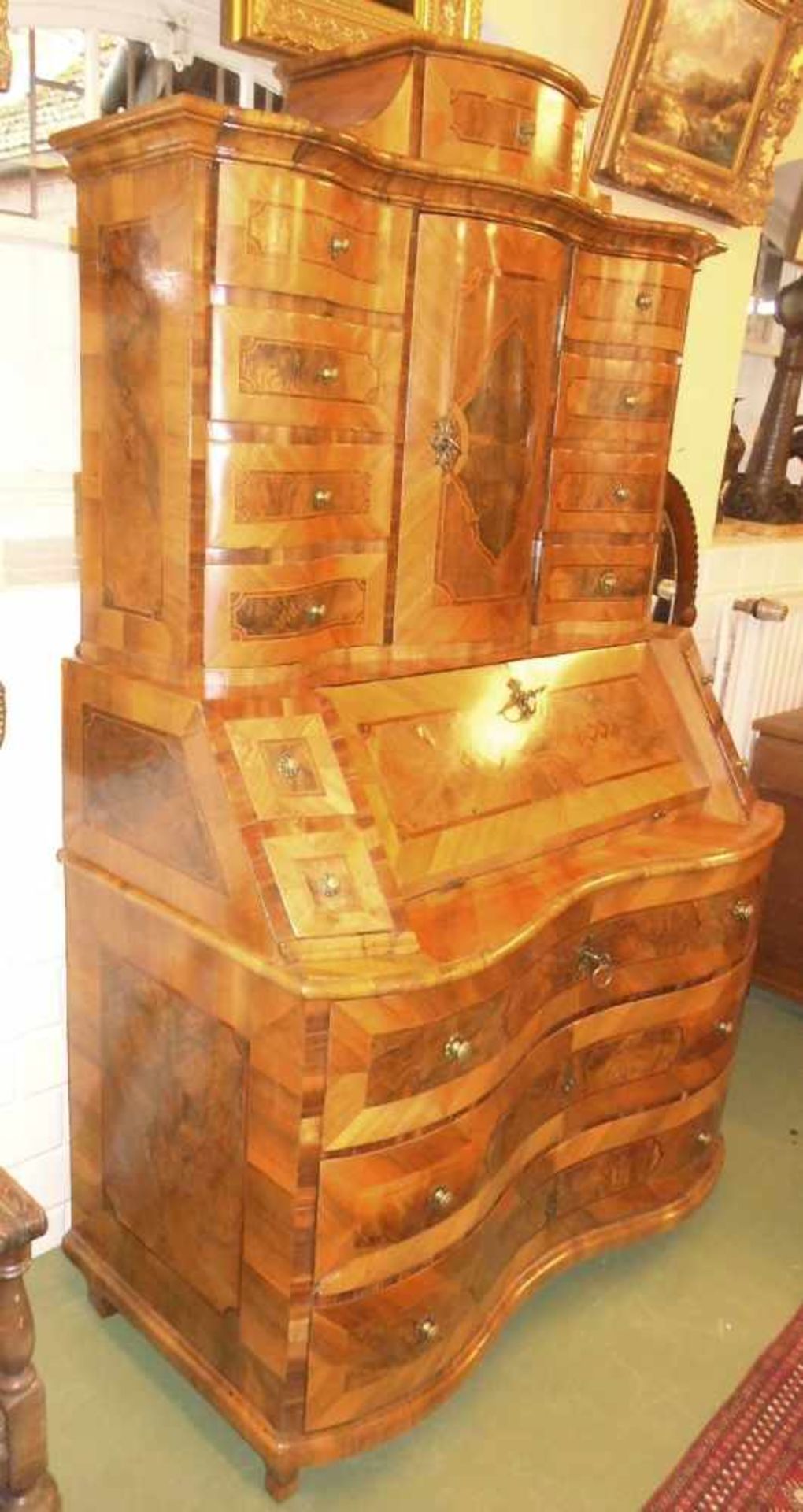 BAROCKER TABERNAKEL / TABERNAKEL - SEKRETÄR, zweiteiliges Möbel mit Nussbaumfurnier und Obsthölzern, - Bild 2 aus 9