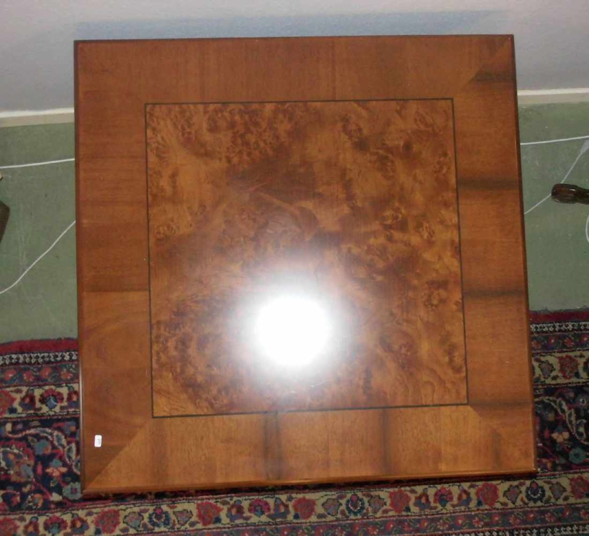 COUCHTISCH / BEISTELLTISCH / coffee table, 2. H. 20. Jh., mahagonifarbenes Holz. Quadratischer - Bild 2 aus 2