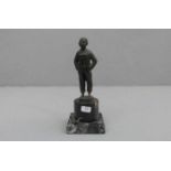ANONYMUS (Bildhauer des 19./20. Jh.), Skulptur / sculpture: "Stehender Knabe", Bronze, dunkelbraun