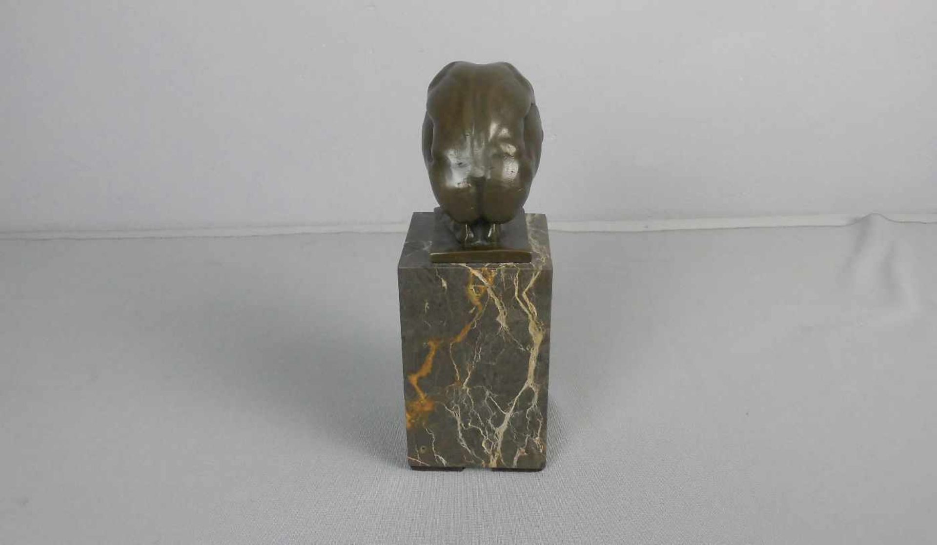 LOPEZ, MIGUEL FERNANDO (auch Milo, geb. 1955 in Lissabon), Skulptur / sculpture: "Hockender - Bild 4 aus 6