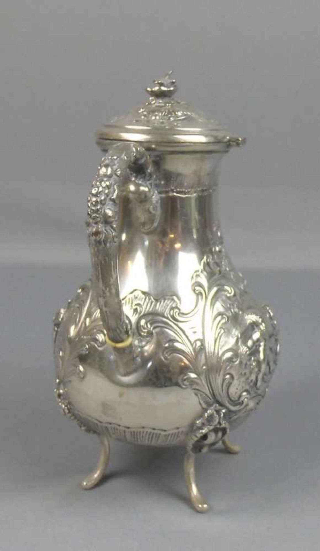 KAFFEEKANNE / silver coffee pot, wohl 19. Jh., 800er Silber (813 g), gepunzt mit Feingehaltsangabe - Bild 3 aus 7