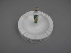 ASCHER / STAMMTISCHASCHER "KUEMMERLING" / ashtray, Keramik, weiß glasiert mit polychromem Dekor.