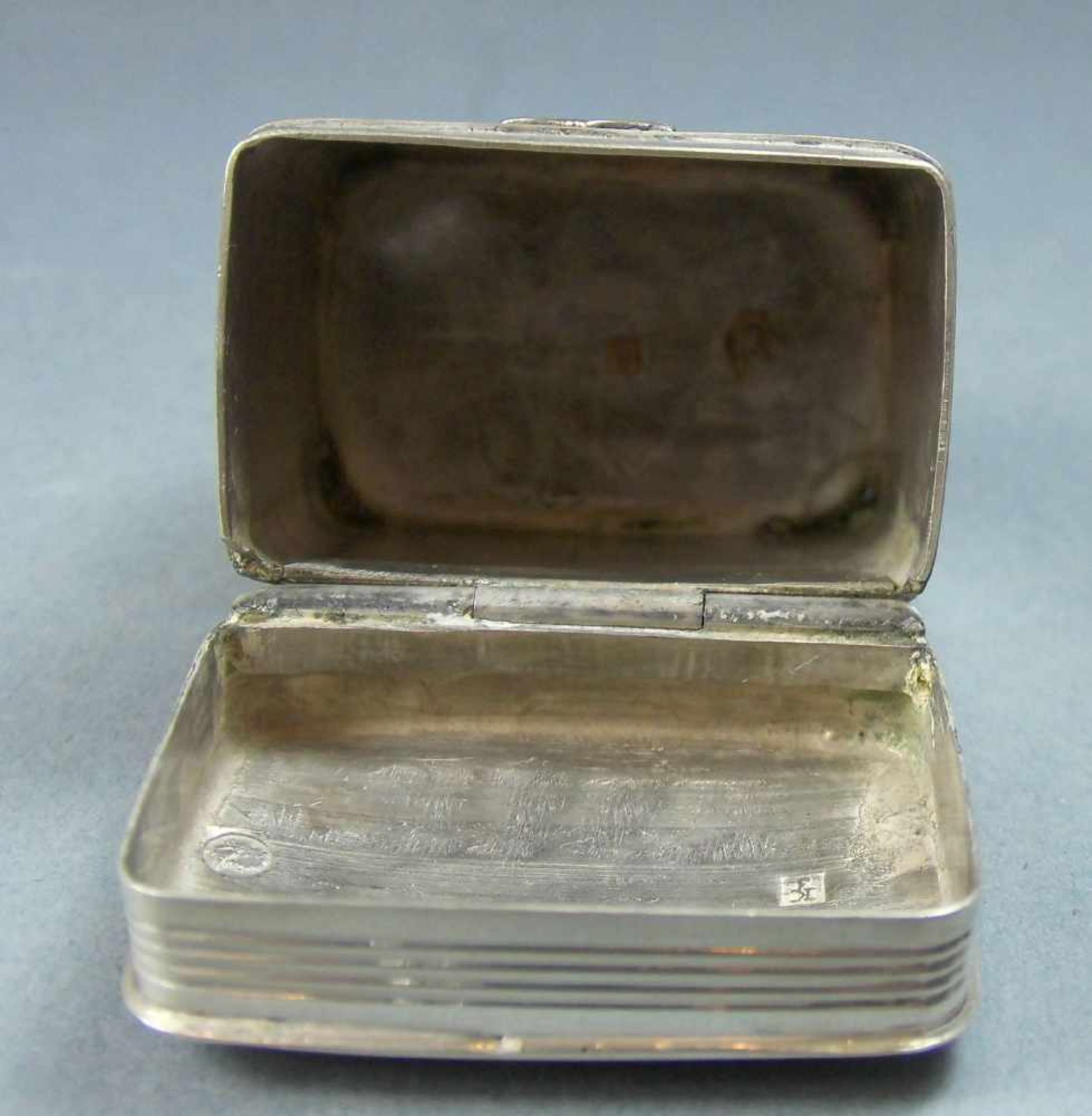 KLEINE PILLENDOSE / SCHATULLE / silver pill box, 20, Jh., 833 Silber (20 g), Niederlande. Gepunzt - Bild 6 aus 9