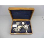 SILBERNES KERNSERVICE: Teekanne, Kaffeekanne, Milchkännchen und Zuckerdose / tea set, Sterlingsilber