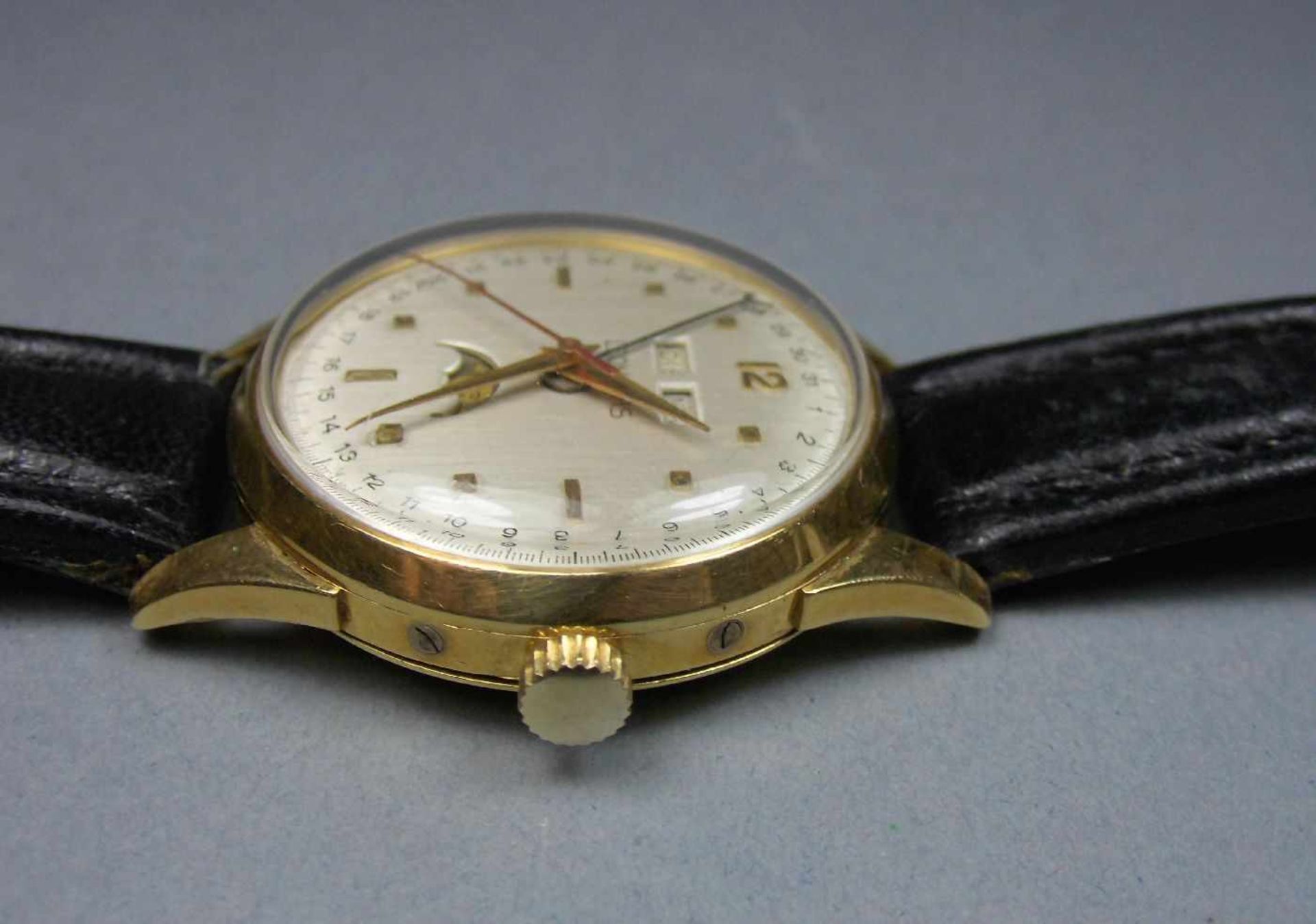 GOLDENE VINTAGE ARMBANDUHR / CHRONOGRAPH MIT VOLLKALENDER / wristwatch, Handaufzug, Manufaktur - Image 4 of 7