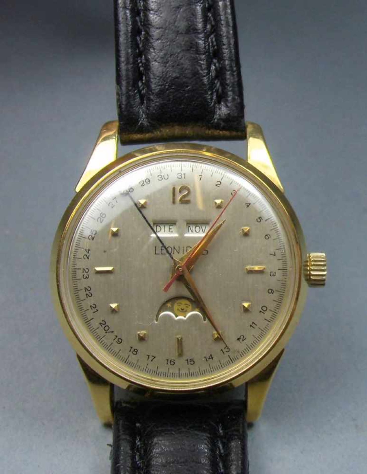 GOLDENE VINTAGE ARMBANDUHR / CHRONOGRAPH MIT VOLLKALENDER / wristwatch, Handaufzug, Manufaktur