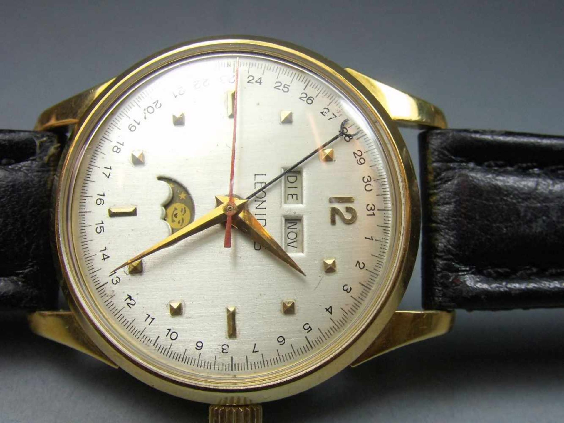 GOLDENE VINTAGE ARMBANDUHR / CHRONOGRAPH MIT VOLLKALENDER / wristwatch, Handaufzug, Manufaktur - Image 5 of 7