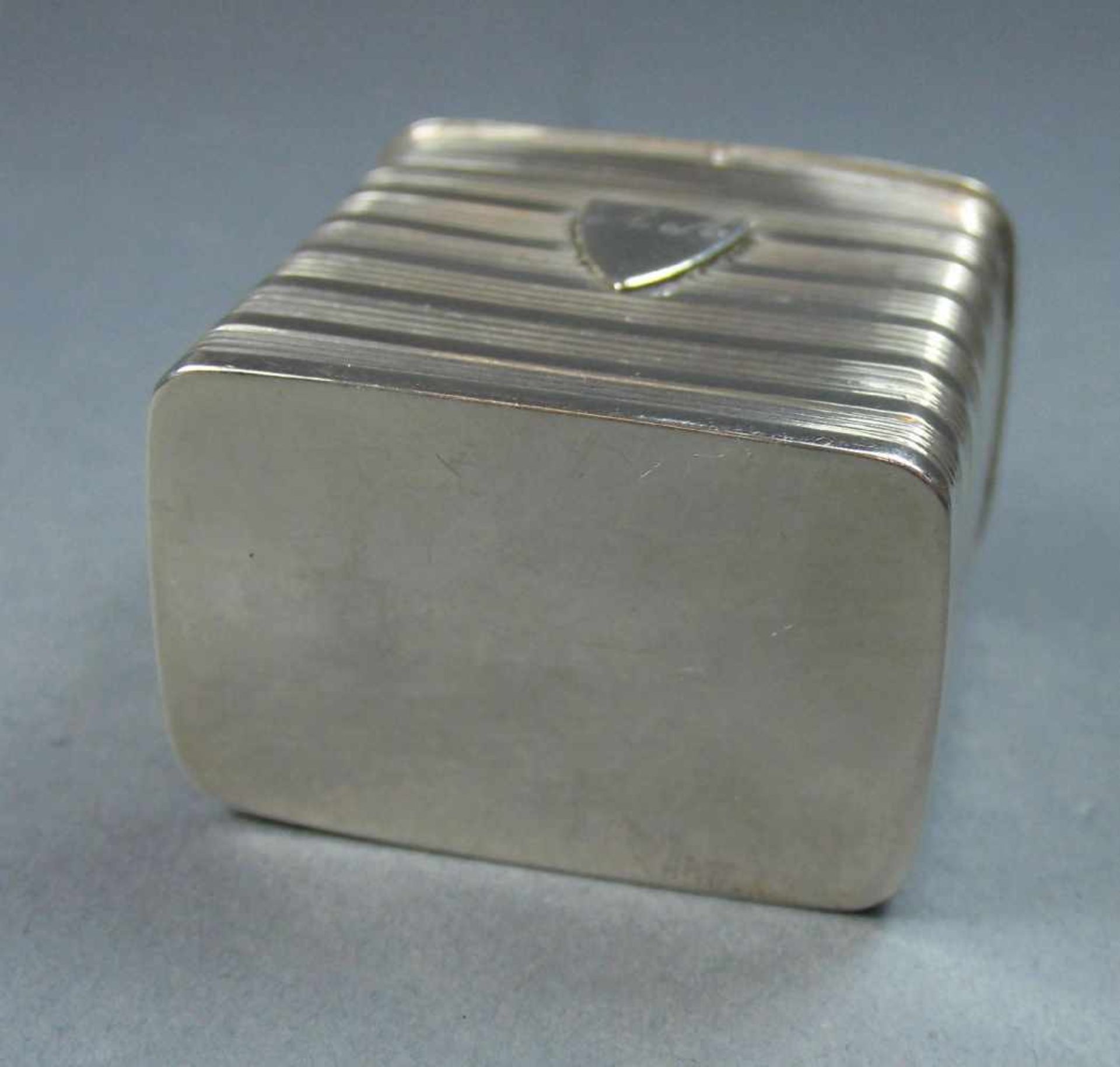 KLEINE PILLENDOSE / SCHATULLE / silver pill box, 20, Jh., 833 Silber (20 g), Niederlande. Gepunzt - Bild 5 aus 9