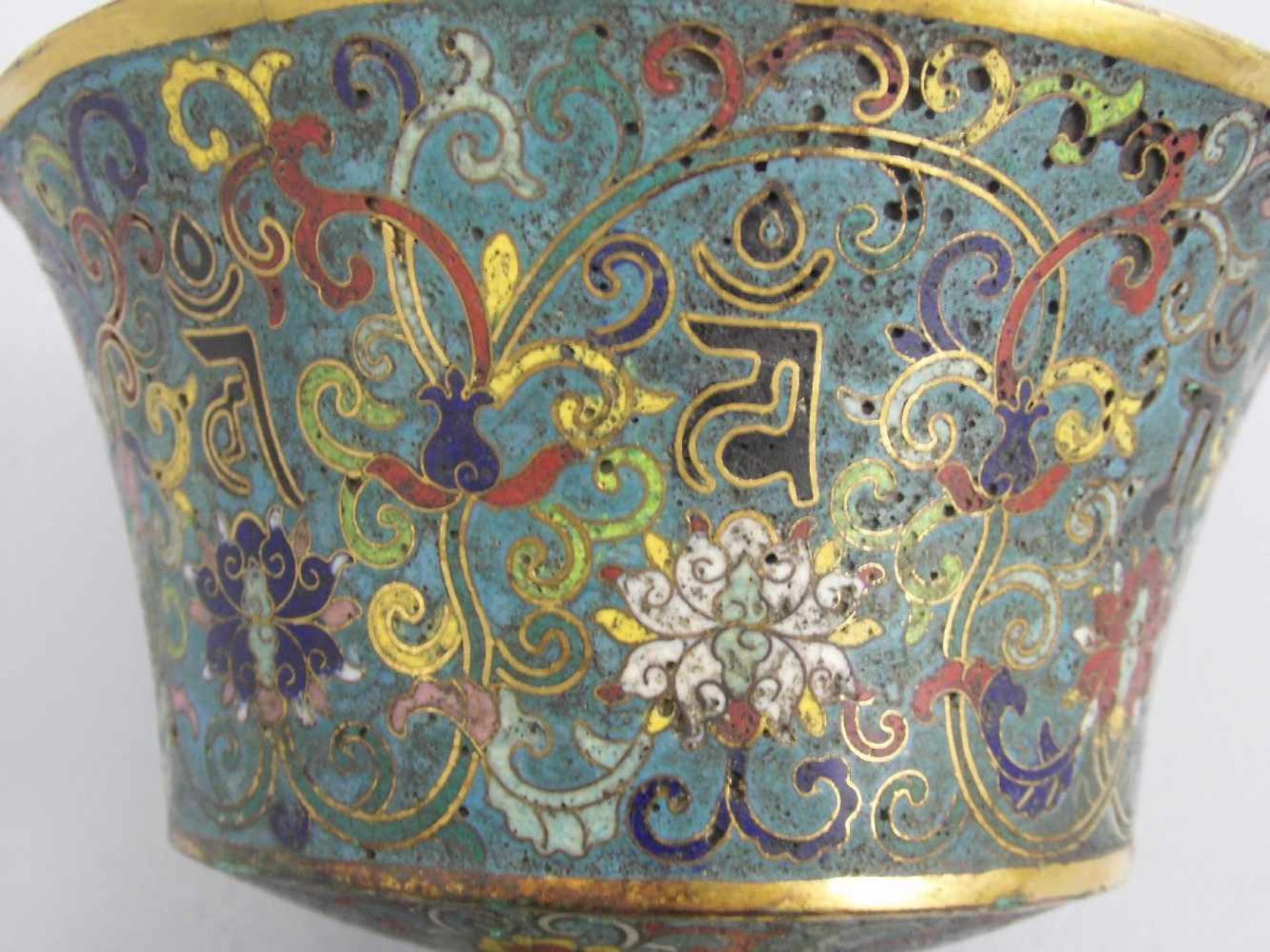 SCHALE / FUSSCHALE / TEESCHALE / TAZZA / cup / bowl on a stand, Cloisonné / Emaille über Messing, - Bild 4 aus 7