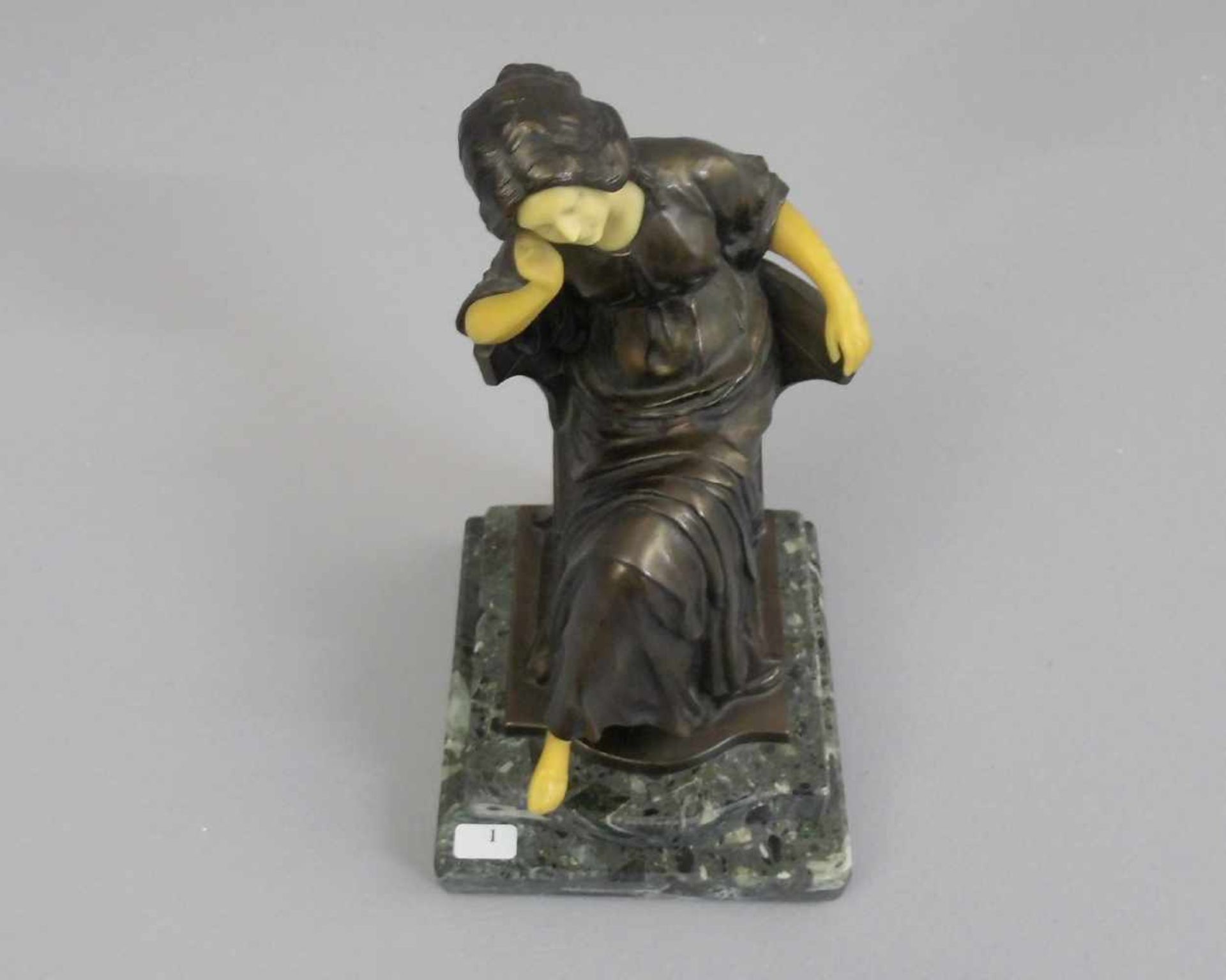 ANONYMUS (Bildhauer des 19./20. Jh.), Skulptur / sculpture: "Sinnende", bronzierter Zinkguss und - Bild 5 aus 5